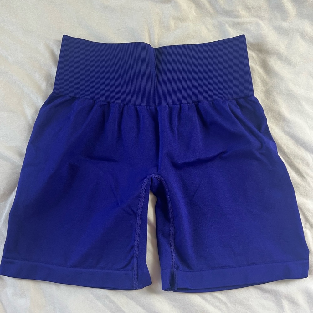 NVGTN Women's Vibrant Blue Mid Rise Seamless Shorts